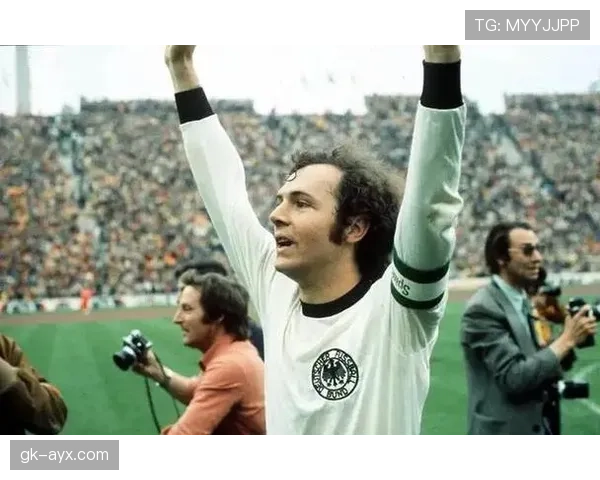 贝肯鲍尔战术理念推动现代足球战术创新潮流