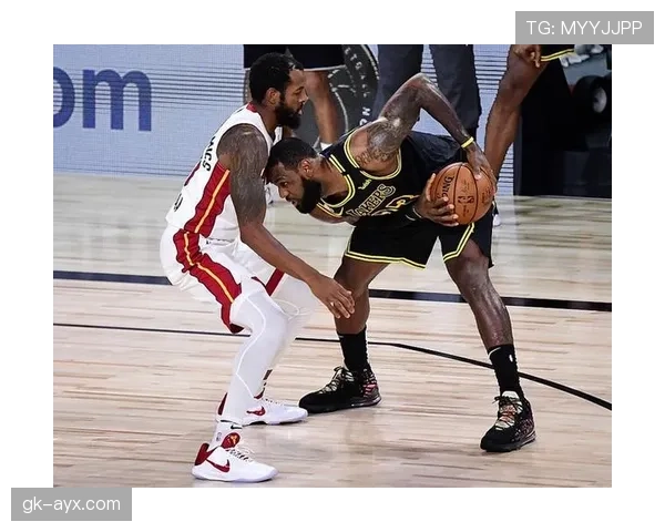 精彩对决复盘：关键瞬间与战术博弈引爆球迷热议