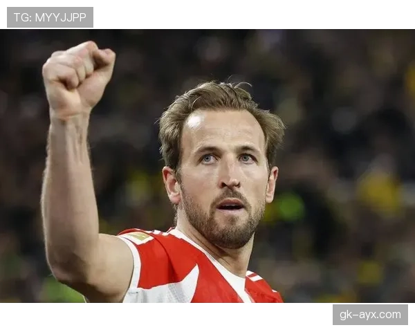 哈里·凯恩排队买早餐那场面笑死我了——他桌上那杯咖啡比我一个月工资还贵